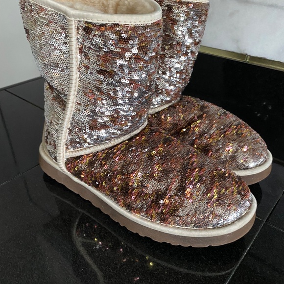 UGG Classic II Short Glitter Boots - Picture 10 of 10